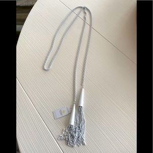 Kendra Scott lariat necklace